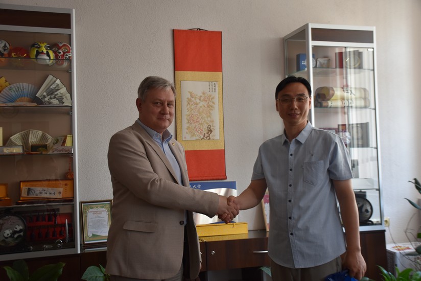 A Delegation from the Belarusian Chamber of Commerce and Industry of Henan Province visited the University