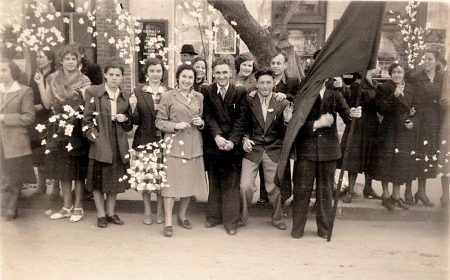 Студенты Могилевского государственного педагогического института на демонстрации 1 мая, 1956 год