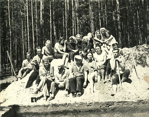 Студенты исторического факультета на археологических раскопках, 1970-е годы